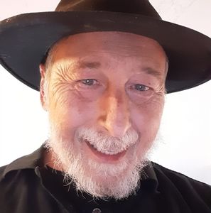 Meet your Posher, Gino